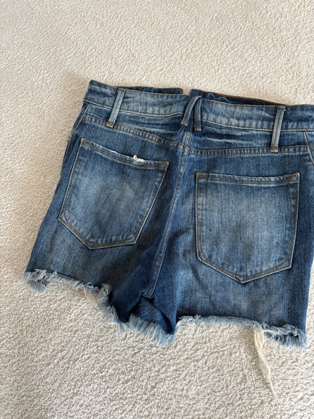 Good American Distressed bombshell Button-Front Blue Jean Shorts - Picture 2 of 4